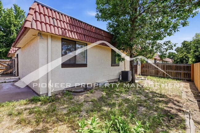Building Photo - Charming Home with Central AC & Washer/Dryer