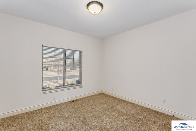 Building Photo - Andover Schools - 4 bedroom 3 bath