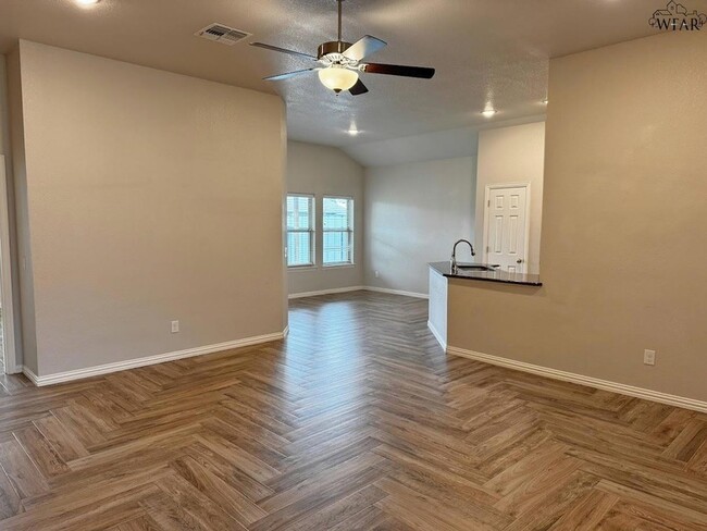 Building Photo - 301 Mariners Wy