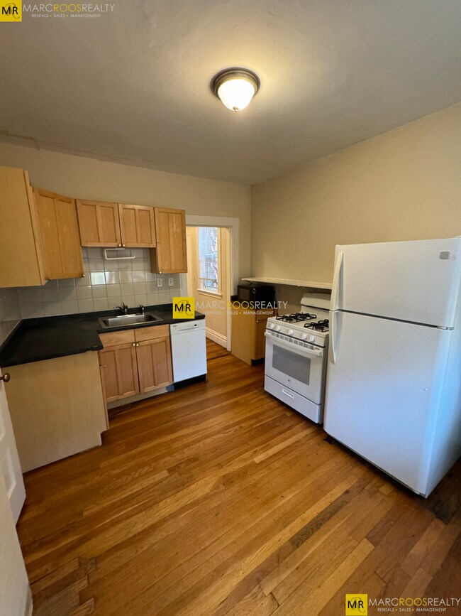 Building Photo - 59A Strathmore Rd