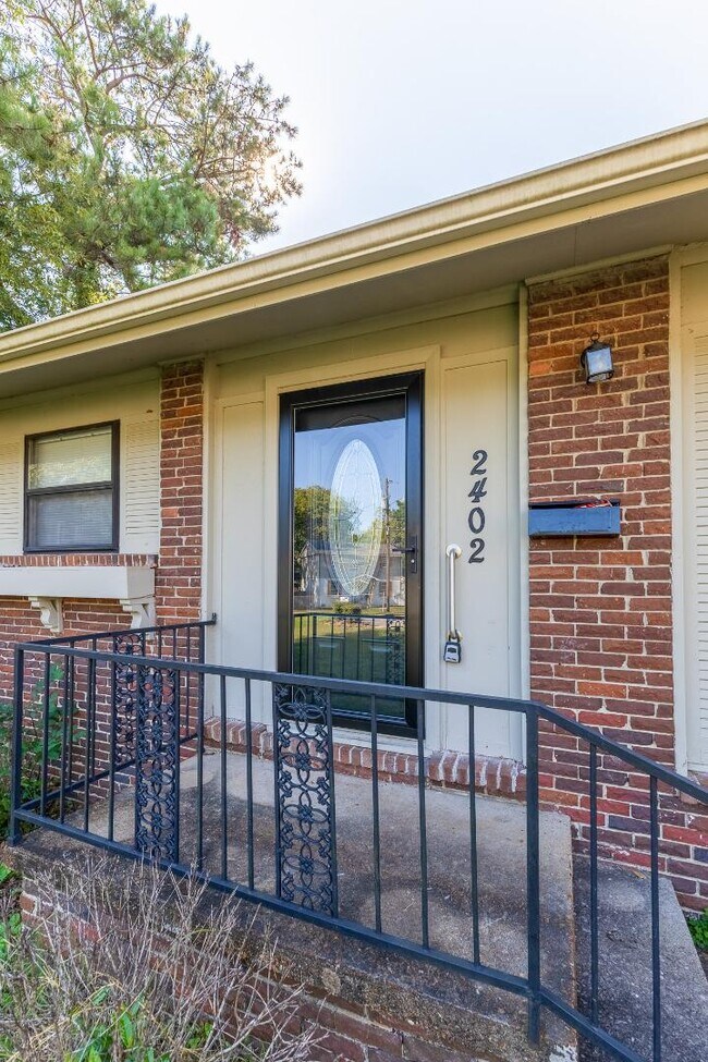 Building Photo - 2402 Mcclain Cir NW