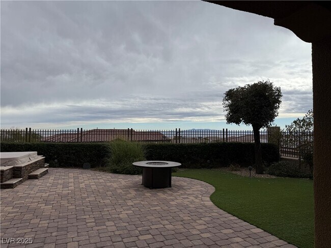 Building Photo - 304 Rezzo St