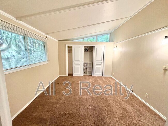 Building Photo - 435 Sherwood Rd