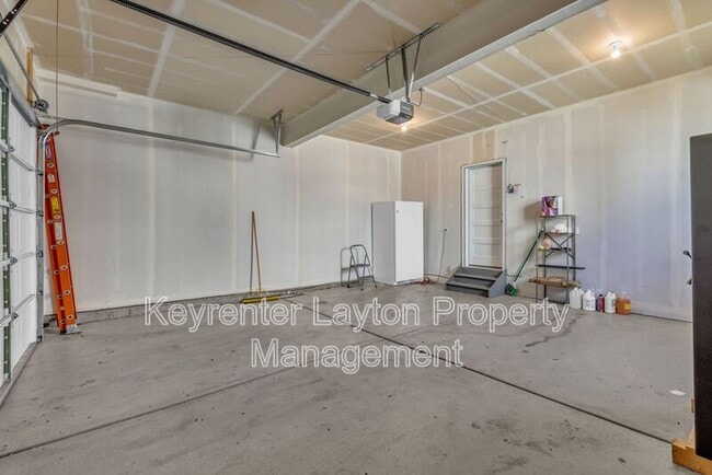 Building Photo - 955 N 800 E