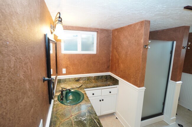 Building Photo - 2721 W Cassia St