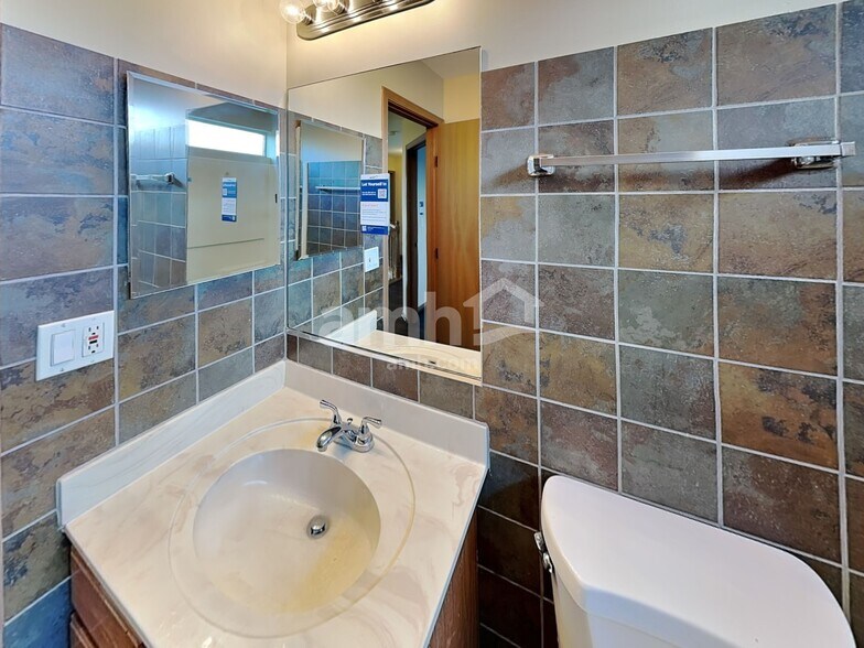 Building Photo - 434 Monarch Ln