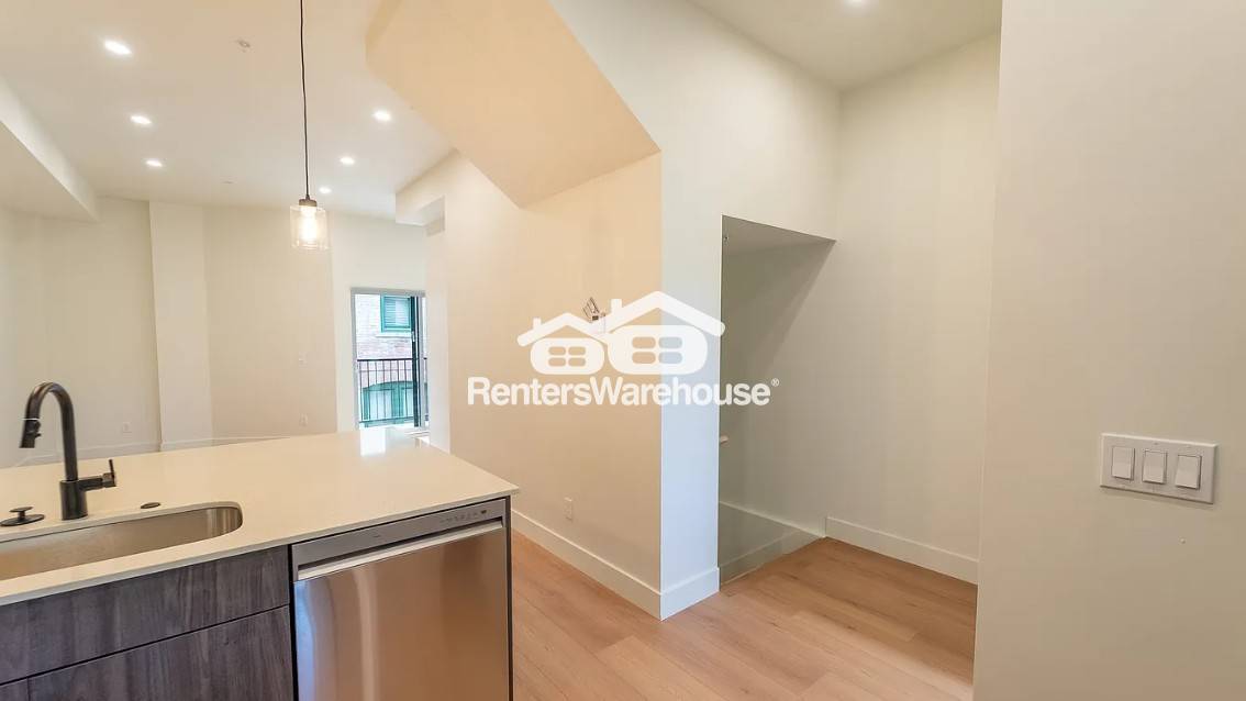 Building Photo - 544 N 600 W