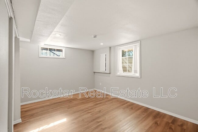 Building Photo - 3027 W Cleveland Ave