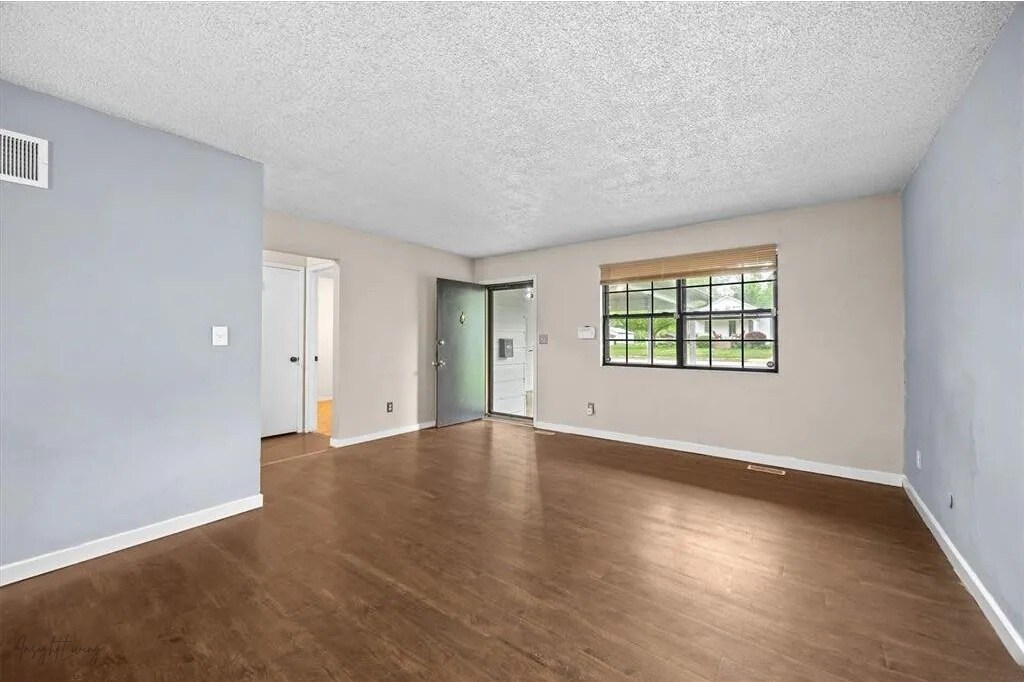 living room - 2602 E Main St