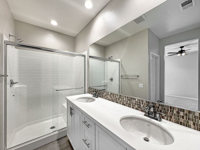 Building Photo - Stunning Escondido 3BR/3.5BA Home Availabl...