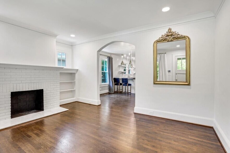 Building Photo - 2215 Fairhaven Cir NE