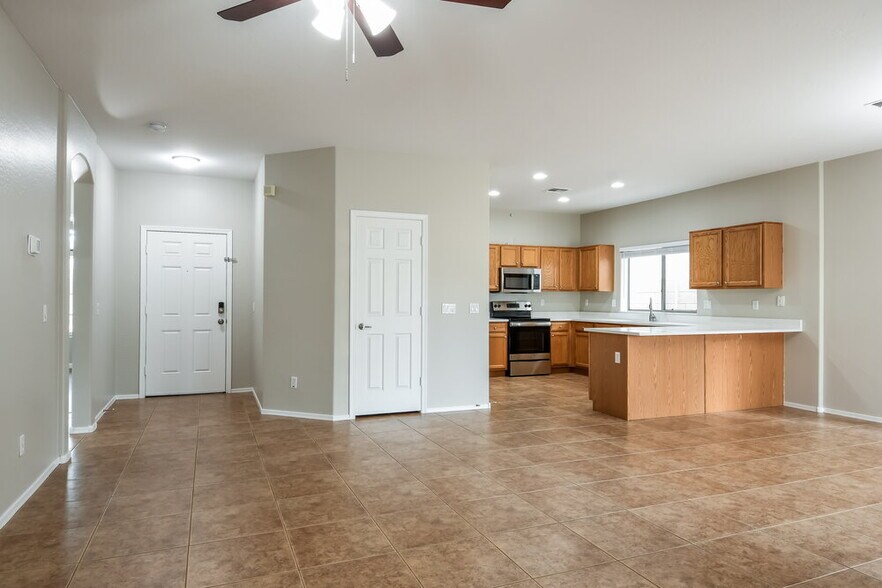 Building Photo - 41915 N 46th Dr