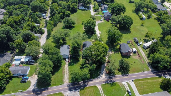 Building Photo - 25 Poplar Hill Dr