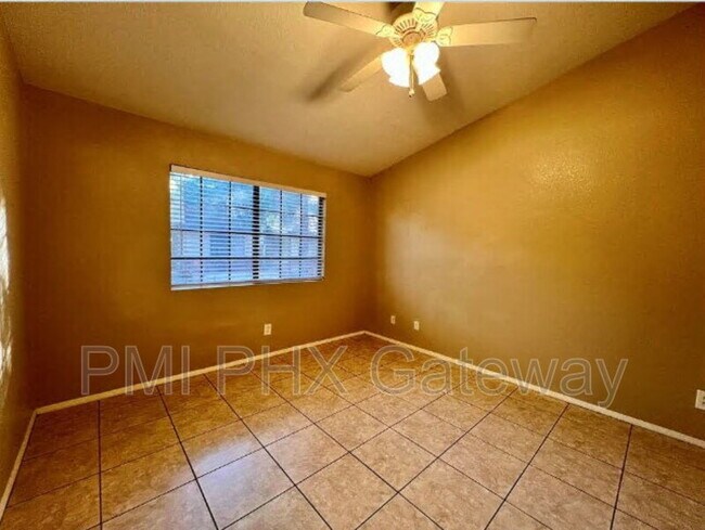 Building Photo - 170 E Guadalupe Rd