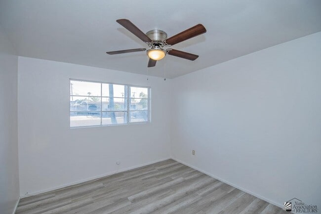 Building Photo - 252 W Lowell Dr