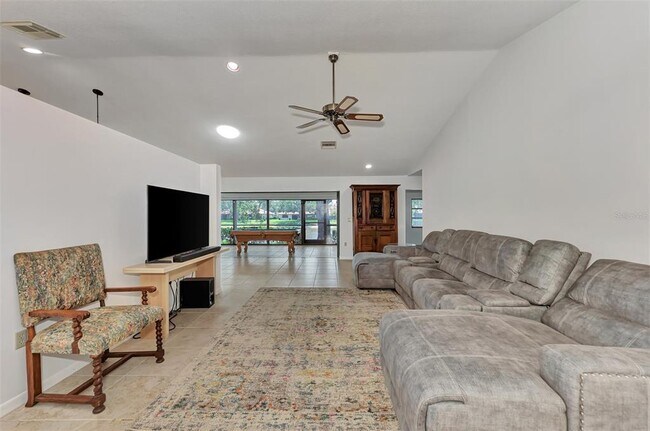 Building Photo - 5651 Golf Pointe Dr