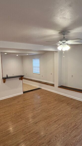 Building Photo - 2800 Hartford Ave