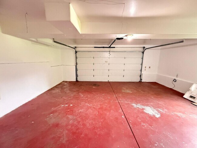 Building Photo - 8027 Ney Ave