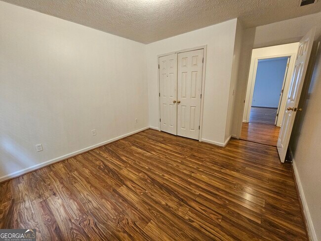 Building Photo - 40 Summerwood Ln
