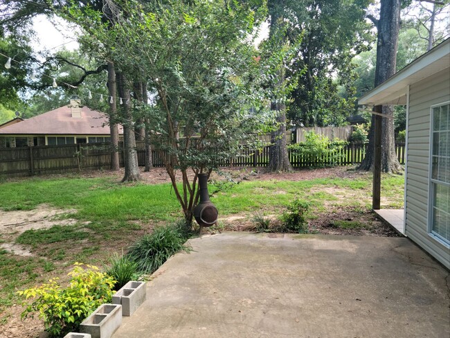 Building Photo - 3/2 Lake Forest Daphne fenced back yard