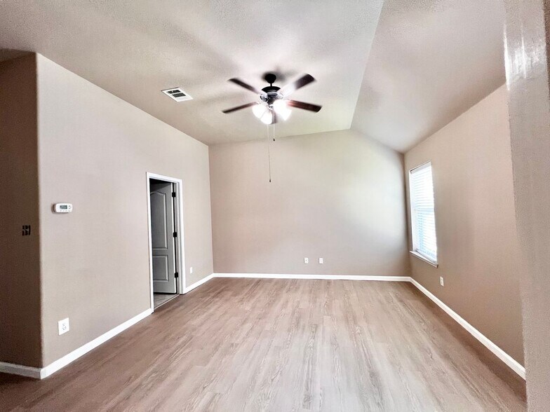 Building Photo - 2513 Slalom Dr