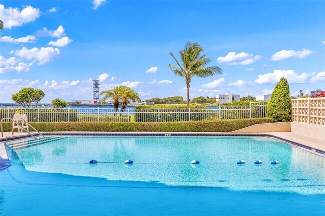 Primary Photo - 2100 S Ocean Dr