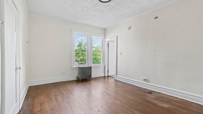 Building Photo - 260 Davis Ave