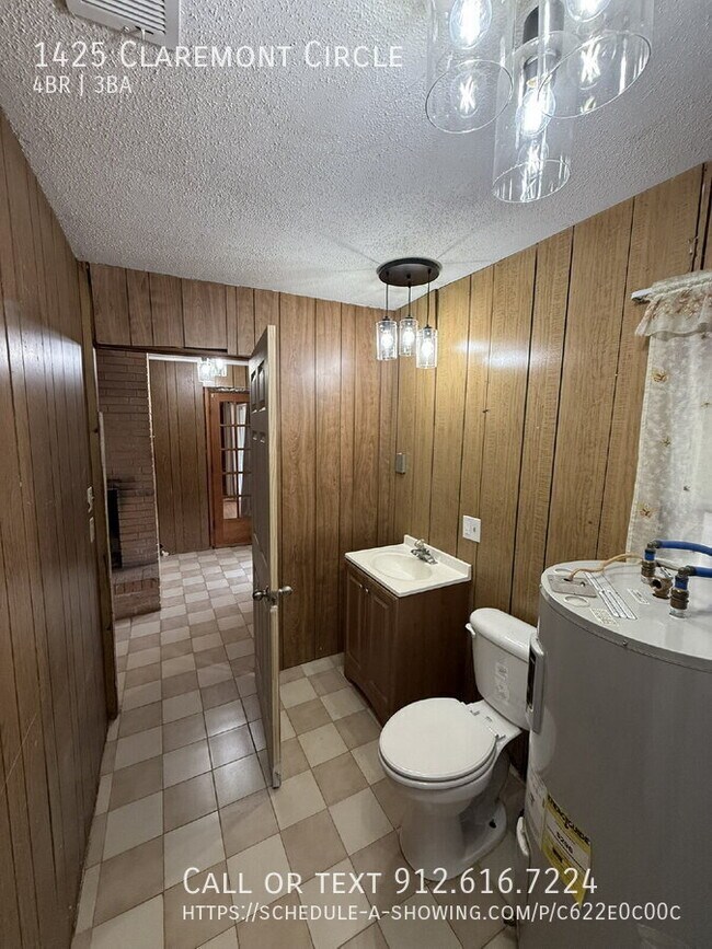Building Photo - 1425 Claremont Cir