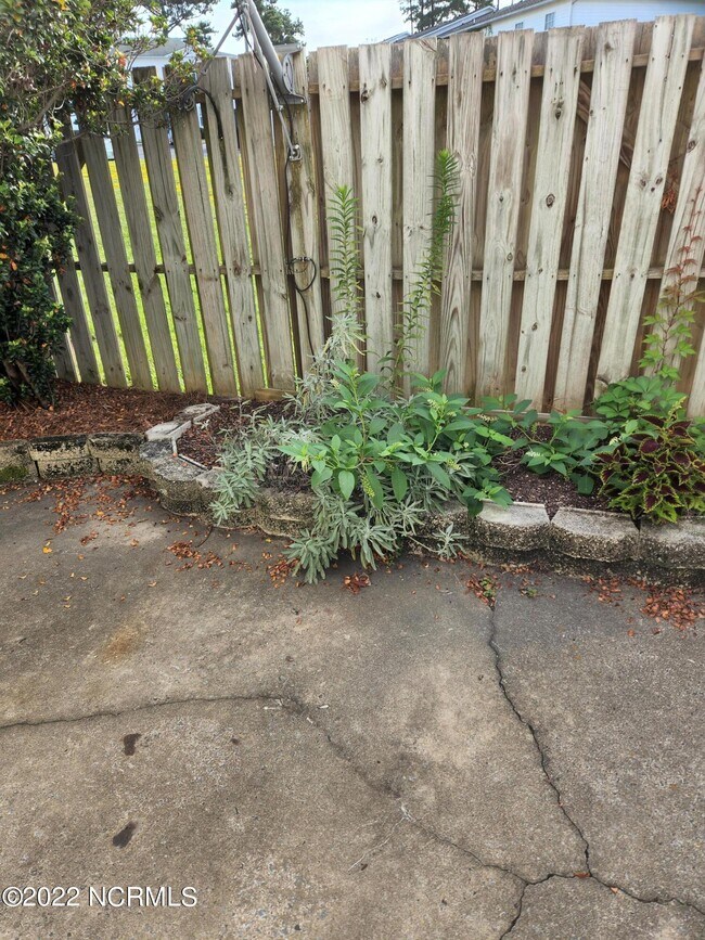 Building Photo - 902 Spring Forest Rd