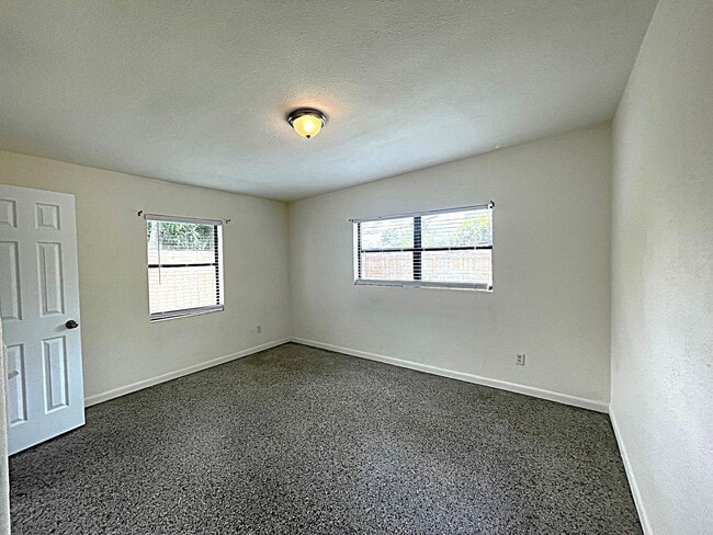 Building Photo - 218 N Lakeland Ave