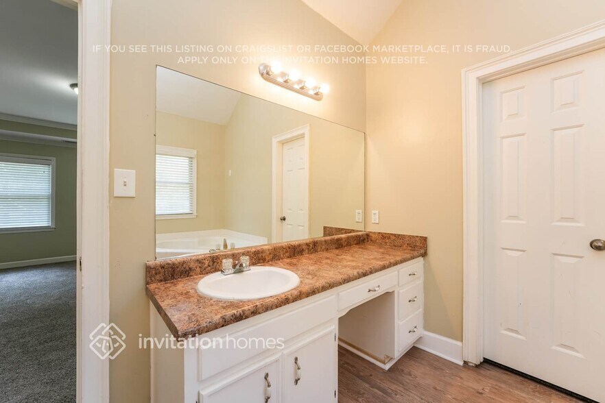 Building Photo - 5055 Shadow Path Ln SW