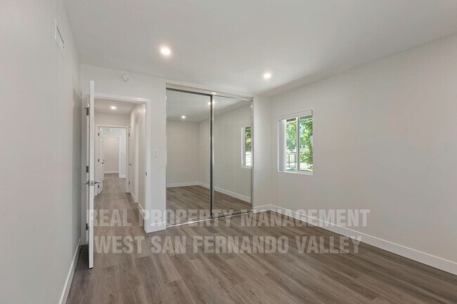 Building Photo - Beautifully Remodeled Single Family Home with Pool