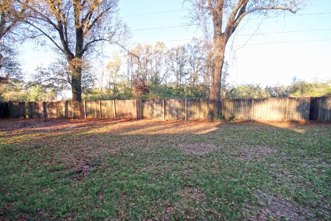 Building Photo - 3-Bedroom Home on Quiet Cul-De-Sac in Northeast Pensacola with Fully Fenced Yard –