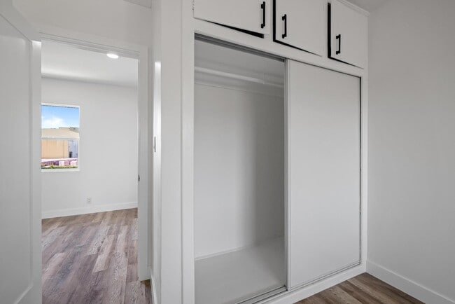 Building Photo - 1308 N Mulberry St