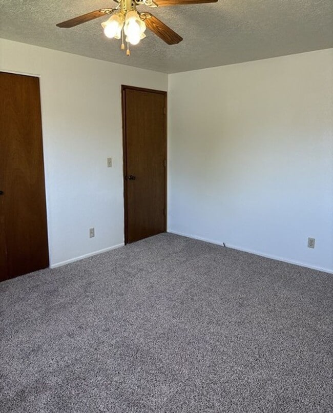Building Photo - 3Bd/2Ba Single Story House - Available to View!