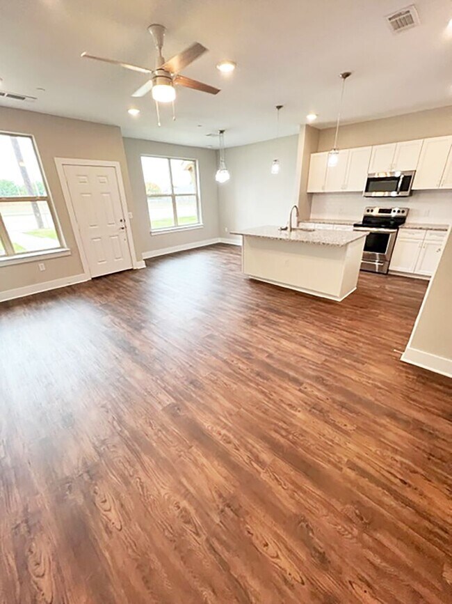 Building Photo - 3605 Bonnie Brae St