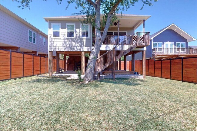 Building Photo - 719 Baywood Dr