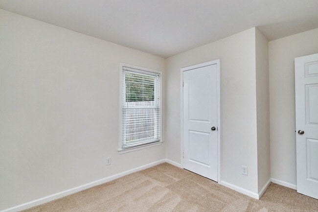 Building Photo - 924 Firefall Ct