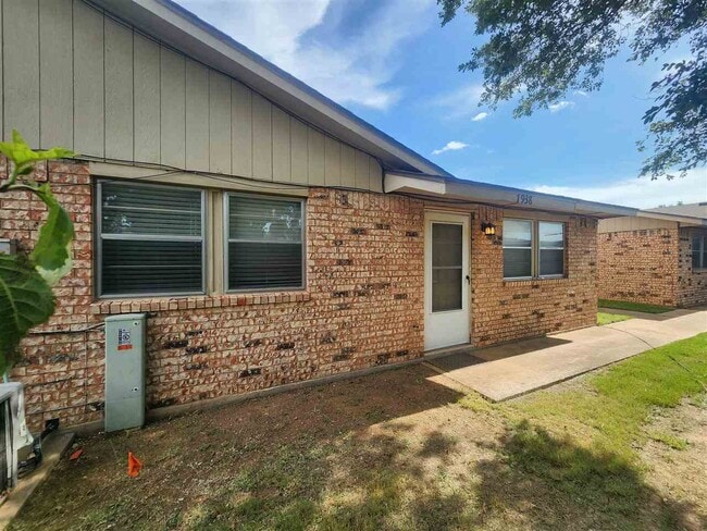 Building Photo - 7938 NW Crossland Cir