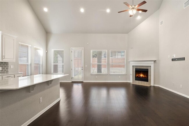 Building Photo - 2909 Zelma Dr