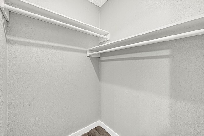 Building Photo - 1806 Settlers Ct