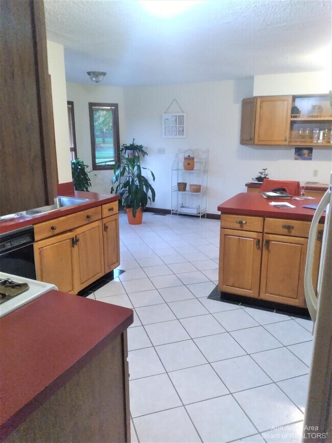 Building Photo - 5383 Textile Rd