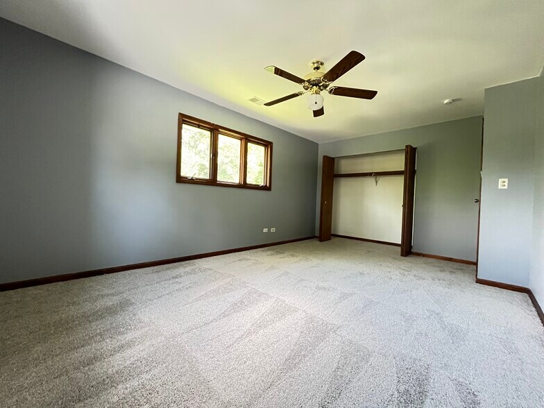 Building Photo - 3722 Crescent Dr