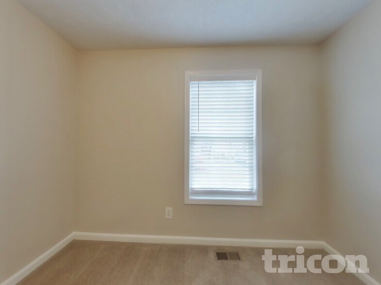 Building Photo - 125 Fawn Ln