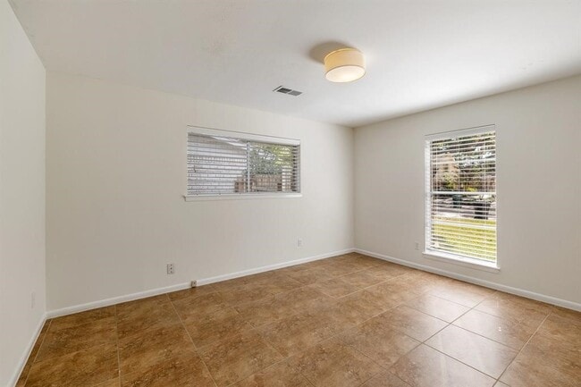 Building Photo - 10214 Londonderry Dr