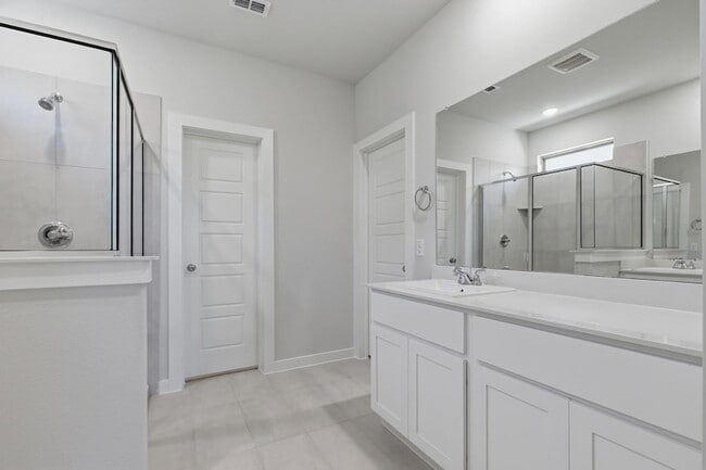 Building Photo - 637 Sierra Rdg