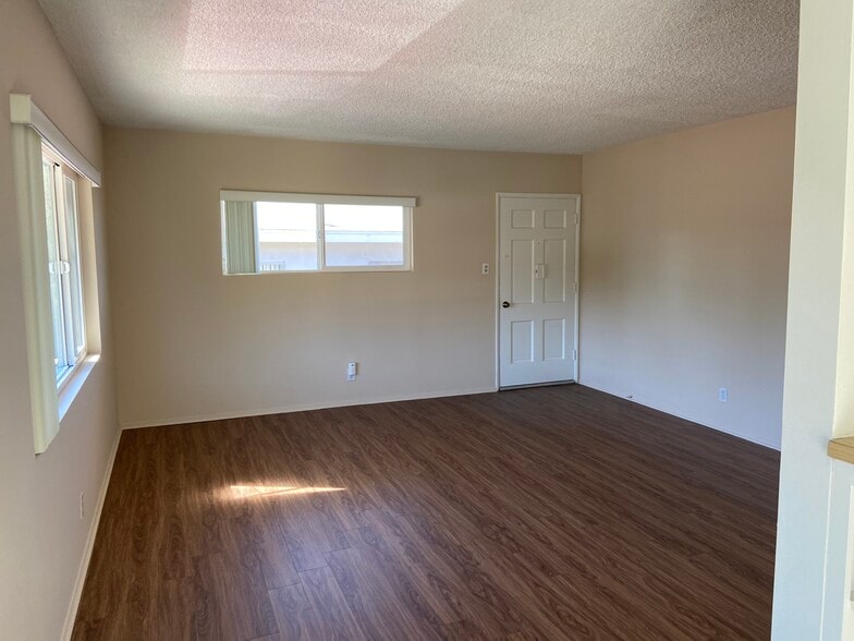 Living room - 322 Cornell Dr
