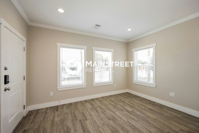 Building Photo - 4 Bedroom Pet-Friendly Home in San Antonio...