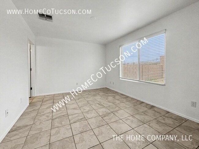 Building Photo - 955 W Calle Ronda