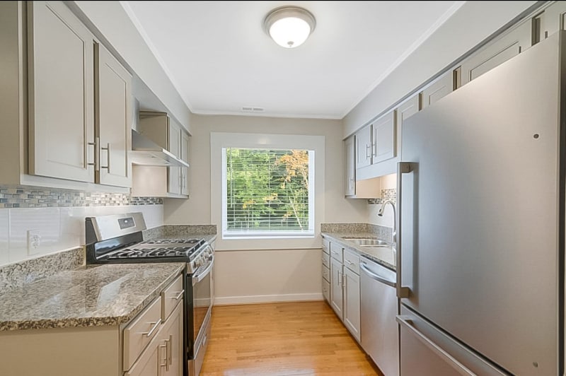 Building Photo - 915 Buckingham Rd